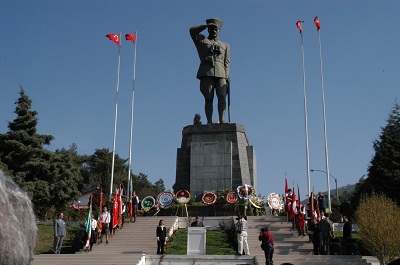 Belkahve Atatürk Anıtı